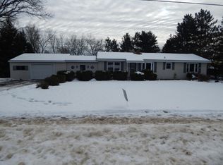 662 Quarterline St, Newaygo, MI 49337