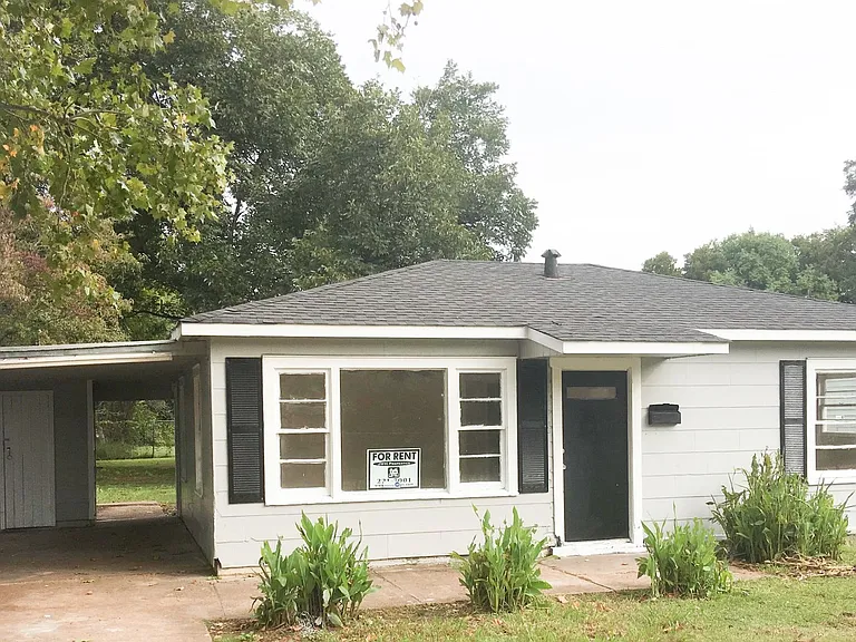 1303 Burchett St — Photo 1