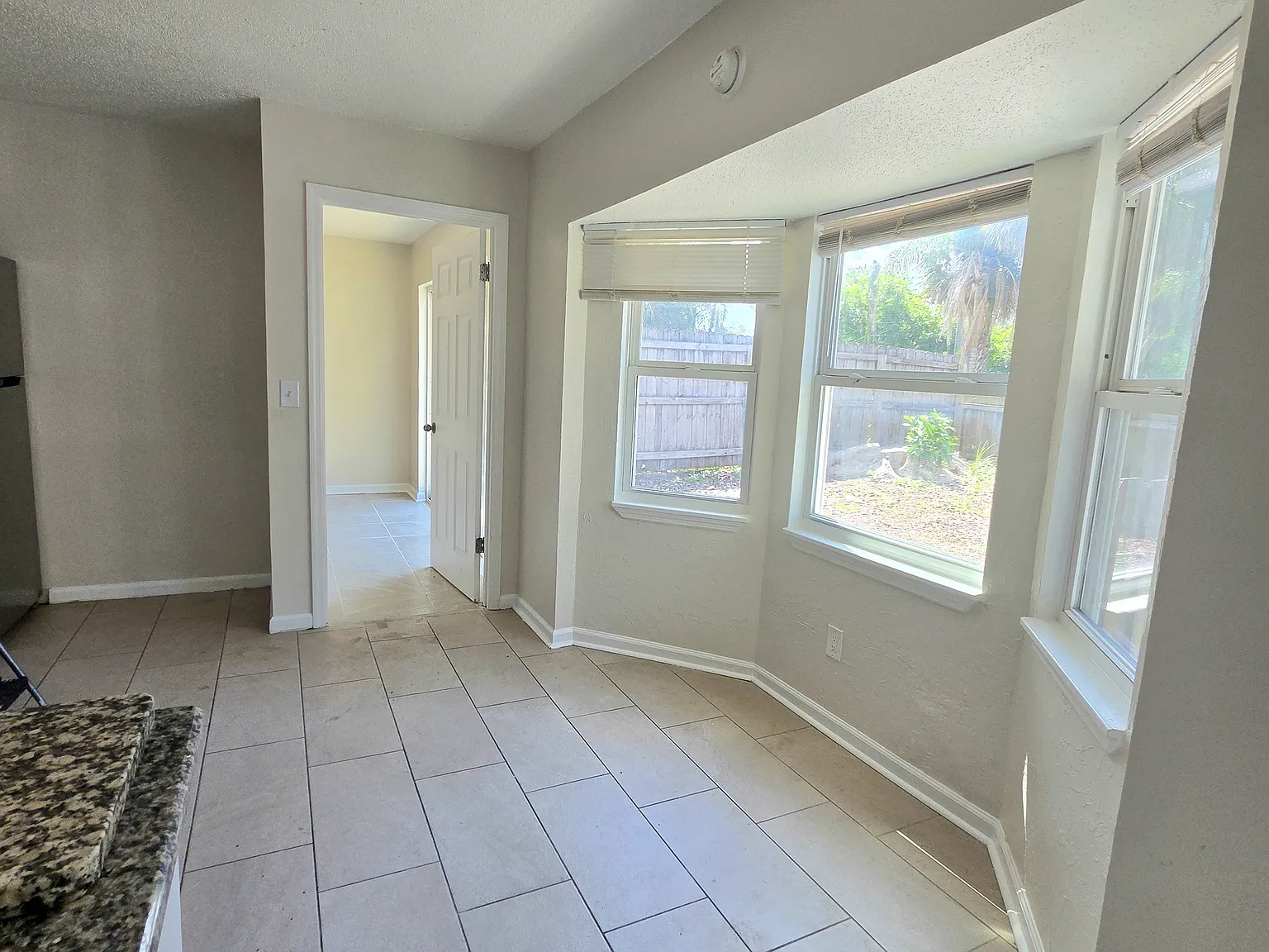 3 bed, 1100 sqft, $2,000 — Photo 3