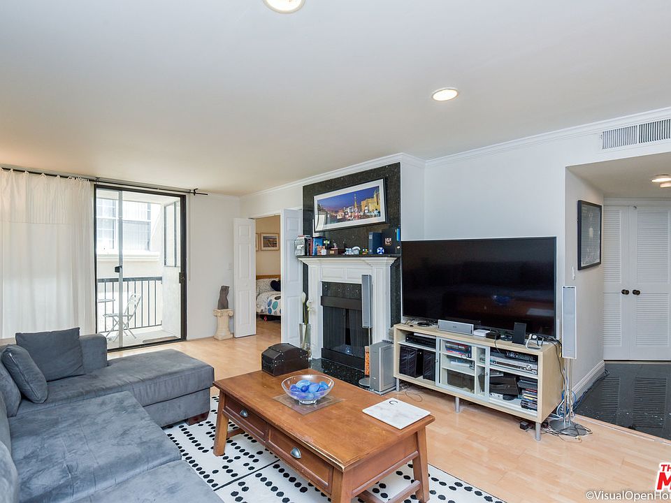 1st image of 906 N Doheny Dr APT 403