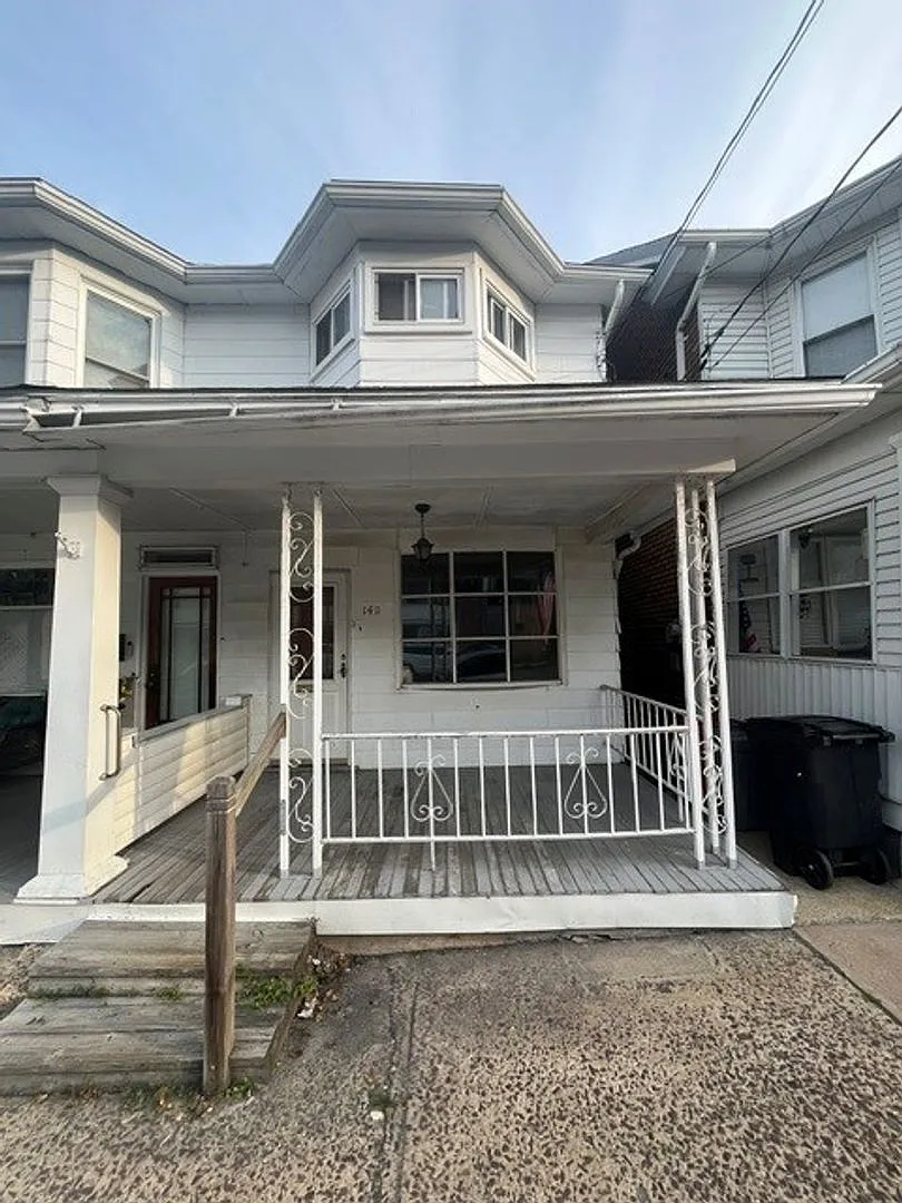 3 bedroom 1 bathroom — Photo 1