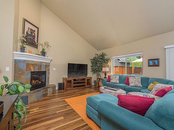 3rd image of 61181 SW Hobart Pl