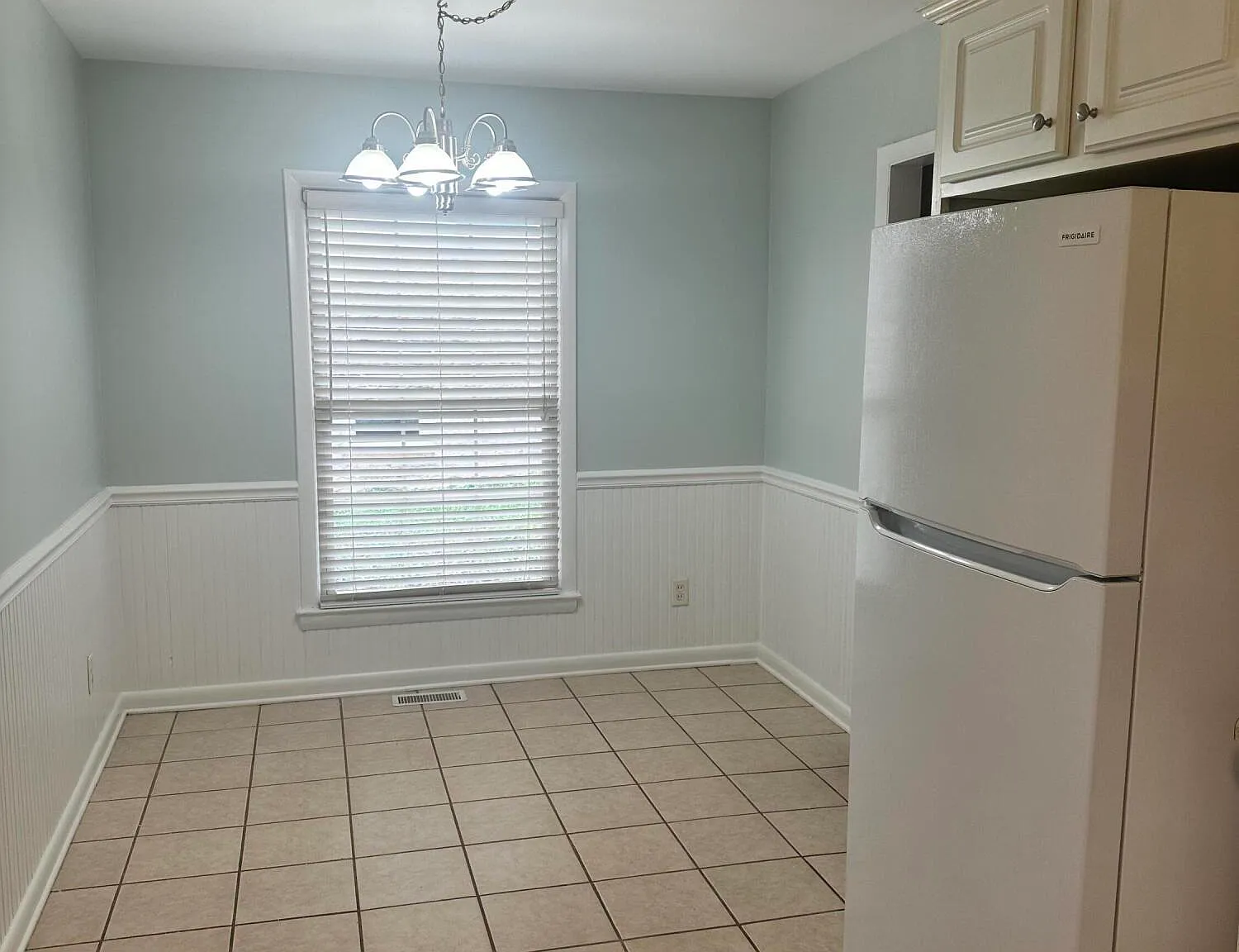 3 bed, 2.0 bath, 1110 sqft, $1,600 — Photo 3