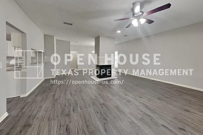 18138 Garden Manor Dr — Photo 3