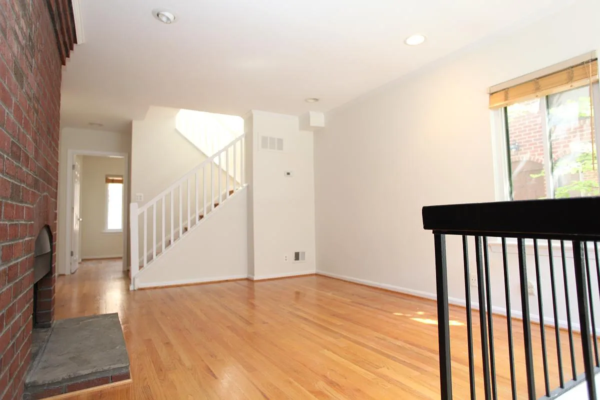 3 bed, 1330 sqft, $5,000 — Photo 2
