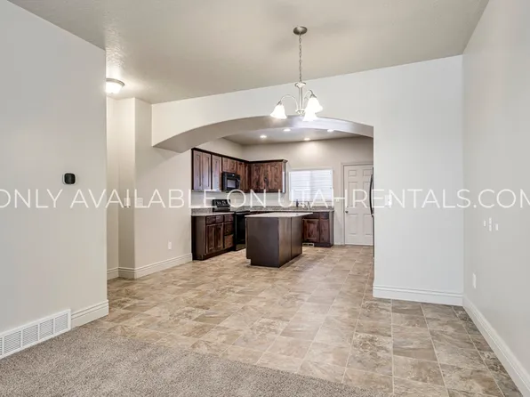 21 E 8330 S, Sandy, UT 84070