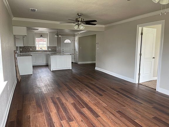 4th image of 1304 Ross Ave
