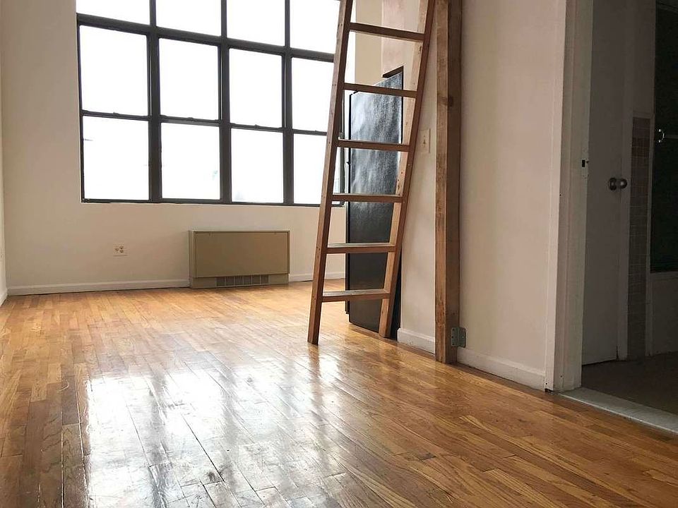 2nd image of 1065 Broadway #31