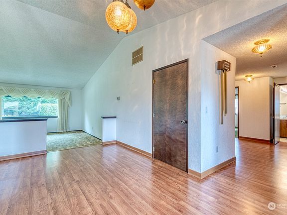 5th image of 5915 Beverly Avenue NE