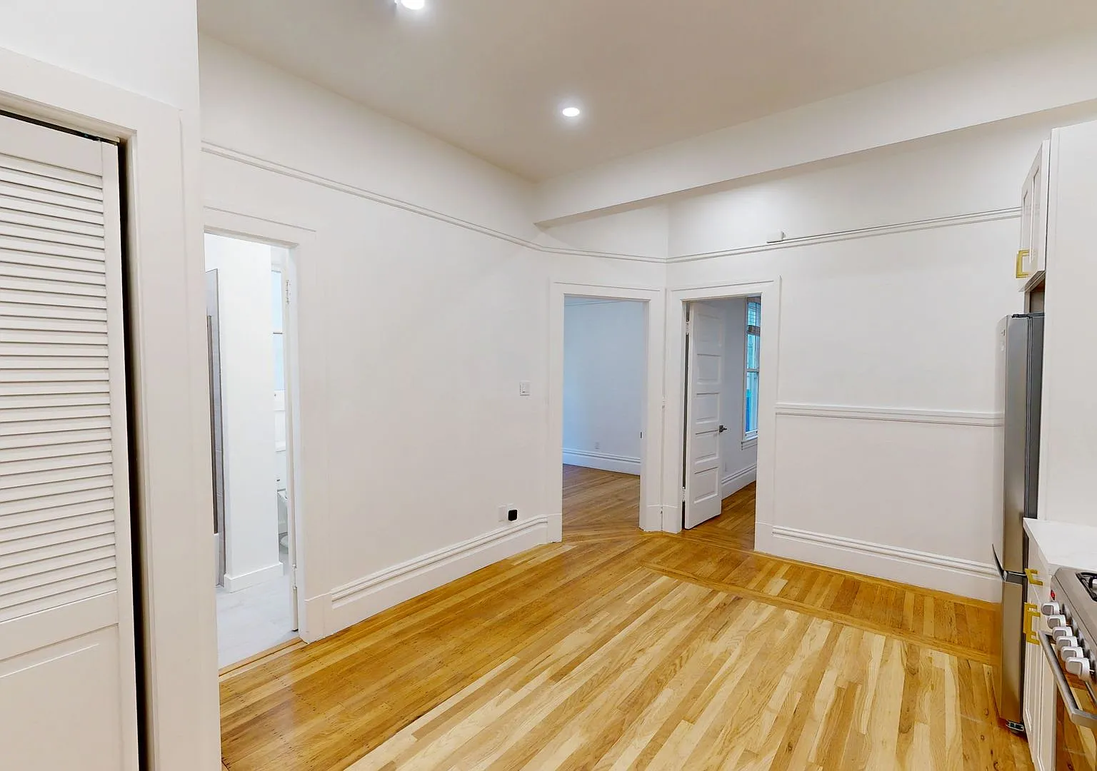 Newly Renovated 2 Bedroom/1 bathroom with Washer/Dryer in Unit — Photo 3