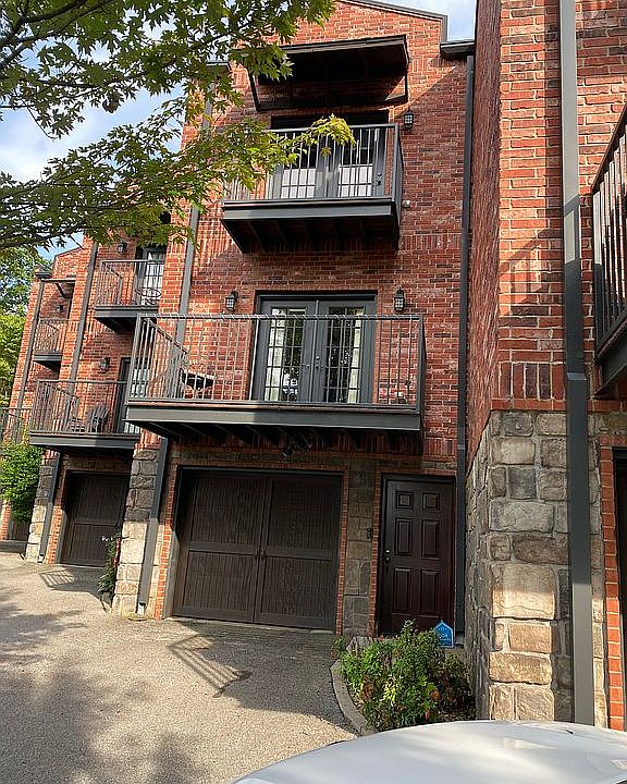 1st image of 221 N Locust Ave