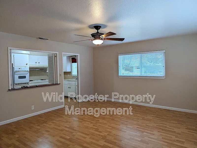 2 bed, 1.0 bath, 879 sqft, $2,350 — Photo 3