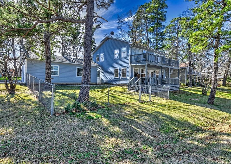 1st image of 324 Palmetto Dr
