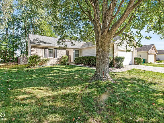 3rd image of 116 W Flat Rock Dr