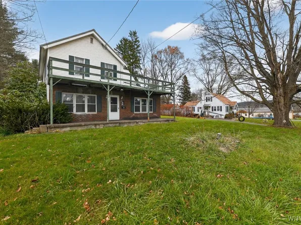 7 Pruyn St, Bainbridge, NY 13733