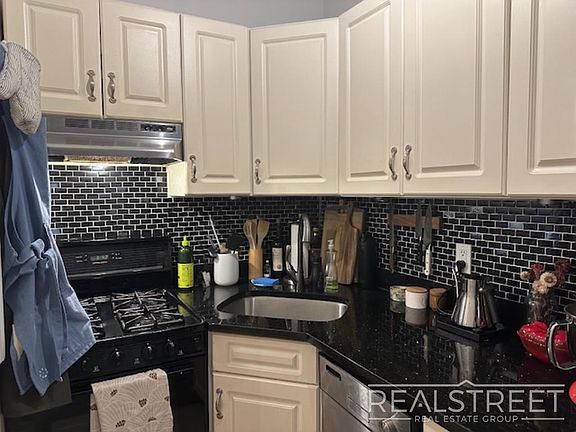 4th image of 107 Joralemon St APT 6