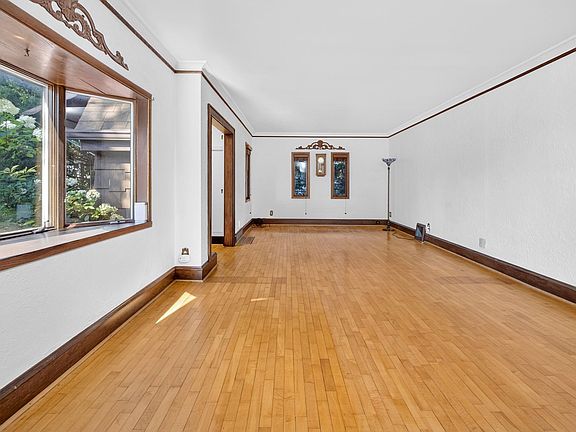 3rd image of 300 W North Ave