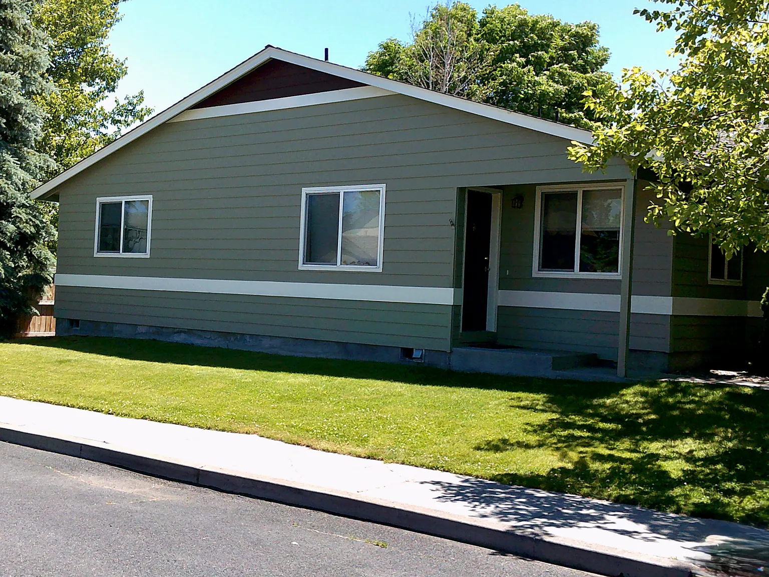 NE Dawson Dr, Bend — Photo 2