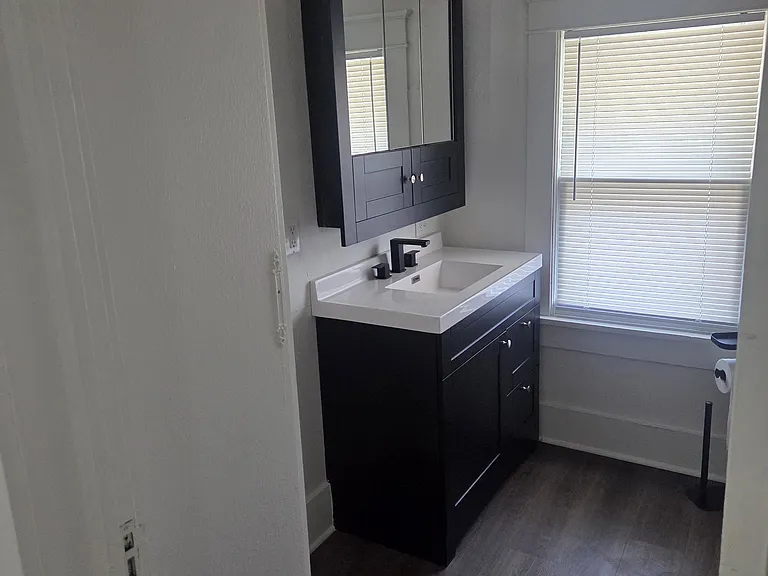 708 N Lake St #B — Photo 9