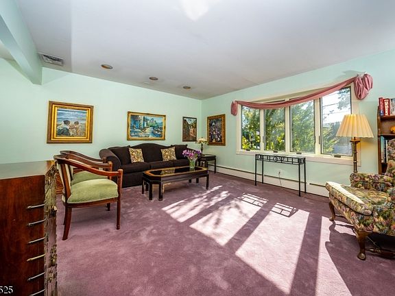 4th image of 2451 Belcher Dr