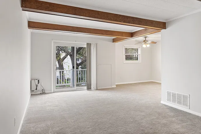 2 bed, 1.0 bath, 892 sqft, $1,600 — Photo 3