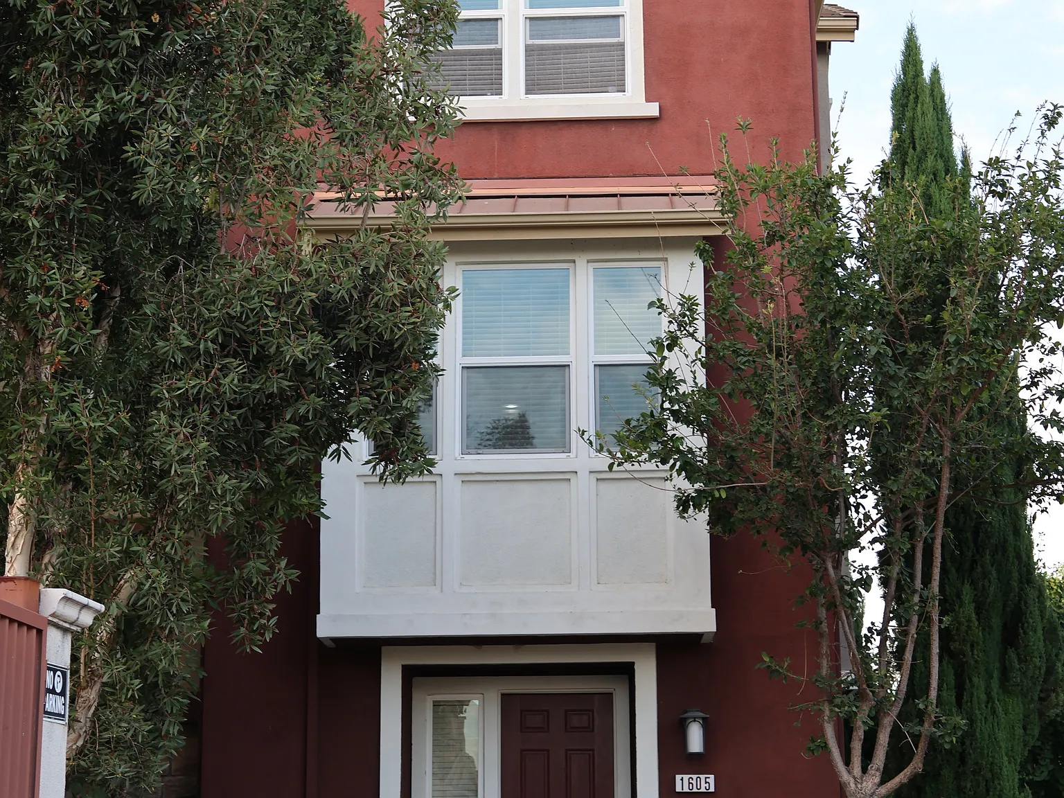 3 bed, 2.5 bath, 1715 sqft, $4,800 — Photo 1