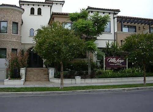 Located on cul-de-sac by WarnerBros-Discovery Studios and Lakeside Golf.