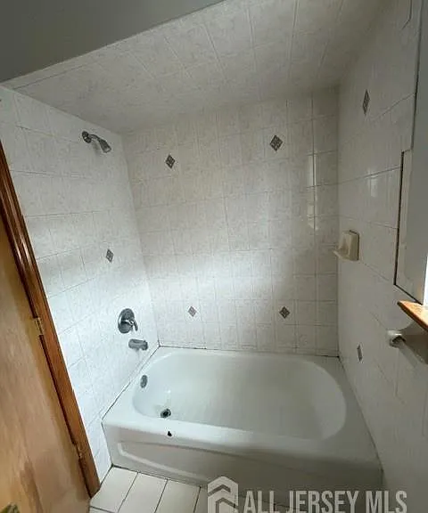 817 Jackson Ave — Photo 16