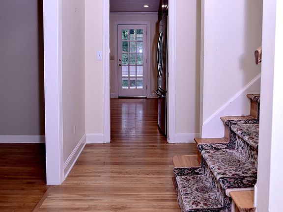 5th image of 3033 Heatherhill Dr SE