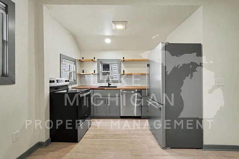 1 bed, 1.0 bath, $1,295 — Photo 2
