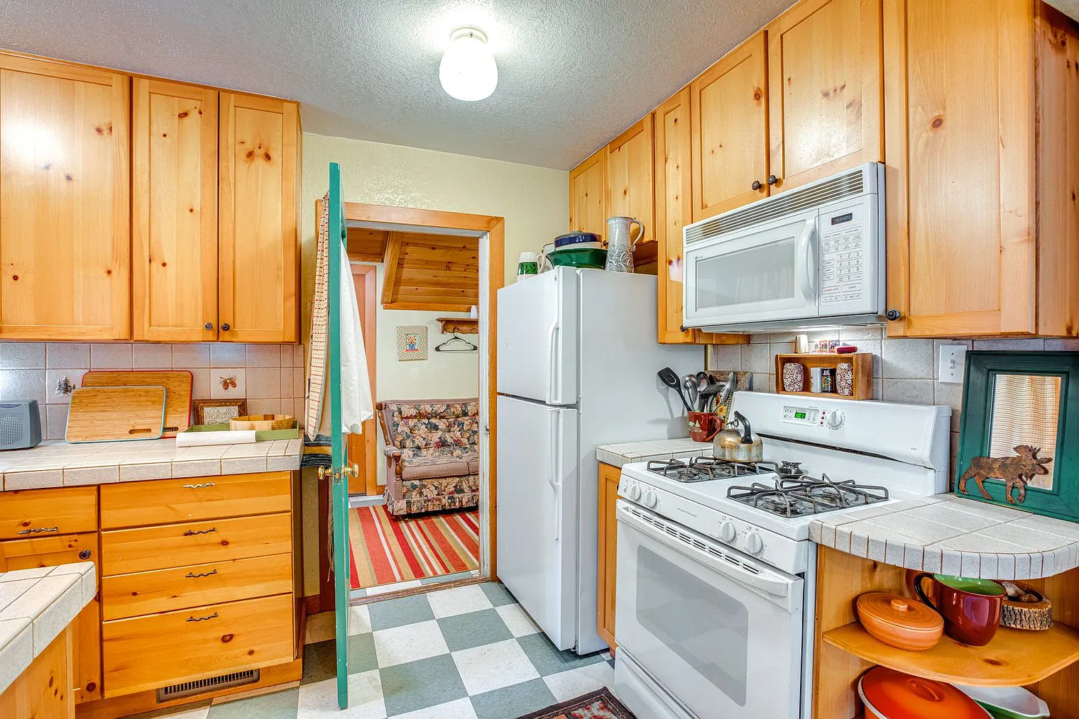 2 bed, 1.0 bath, 1194 sqft, $4,120 — Photo 3