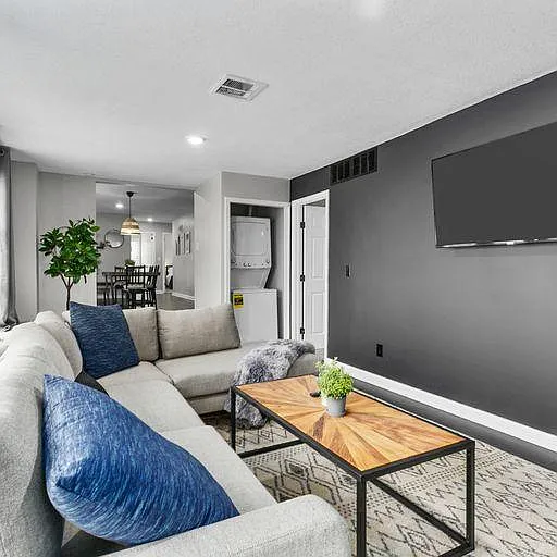 4 bed, 1440 sqft, $5,000 — Photo 1