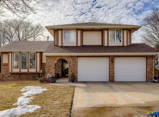 5836 S 107th St, Omaha, NE 68127