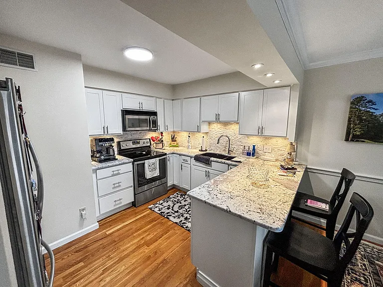 236 Chippendale Cir #236 — Photo 8