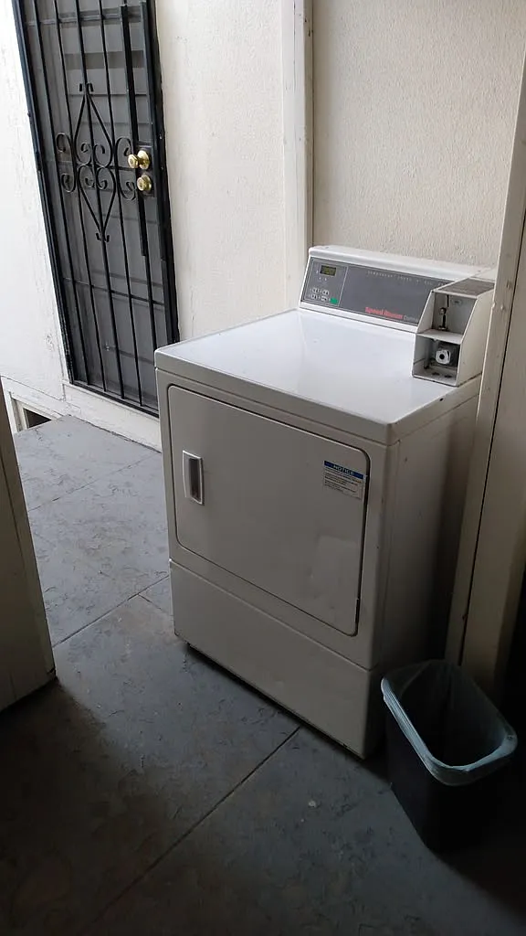 1 bed, 200 sqft, $900 — Photo 2