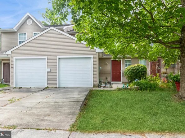 3 Meadowrue Ln, Sicklerville, NJ 08081