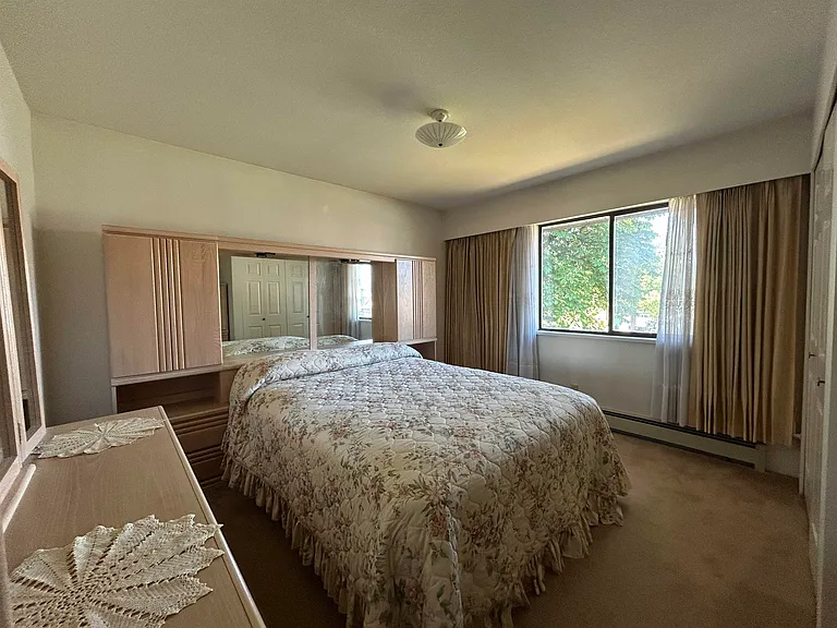 4902 Gladstone St #UPPER — Photo 7