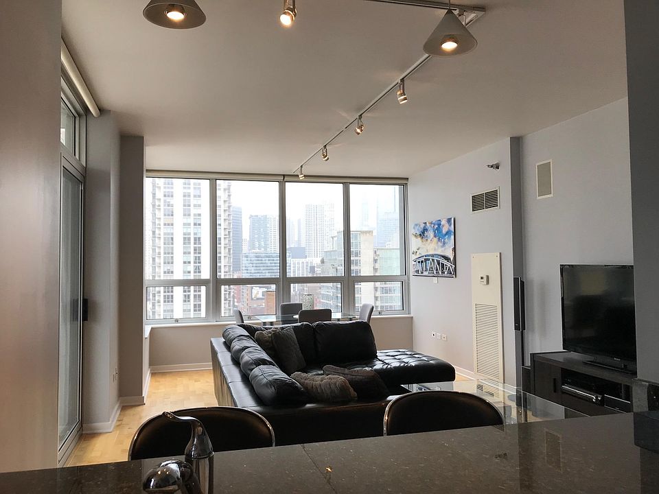 Spacious Living, Dining & Entertaining Space!