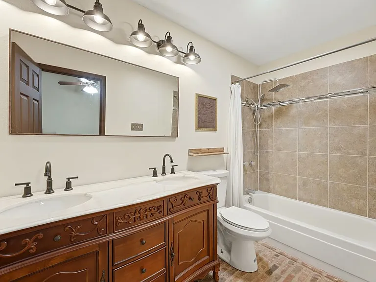1114 Churing Dr — Photo 20