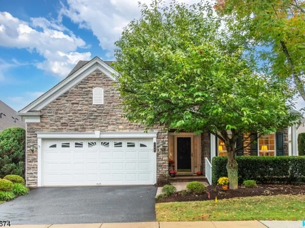 160 Stone Manor Dr, Franklin Twp., NJ 08873