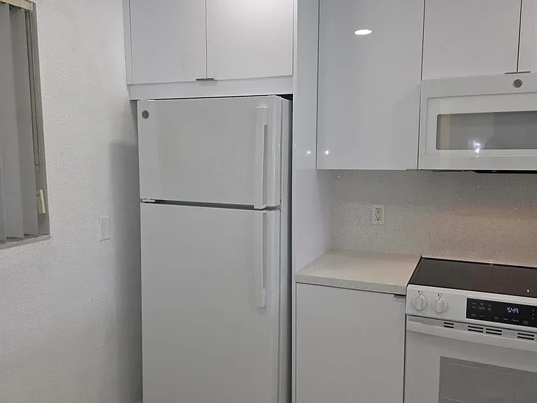 3905 N Nob Hill Rd #206 — Photo 15