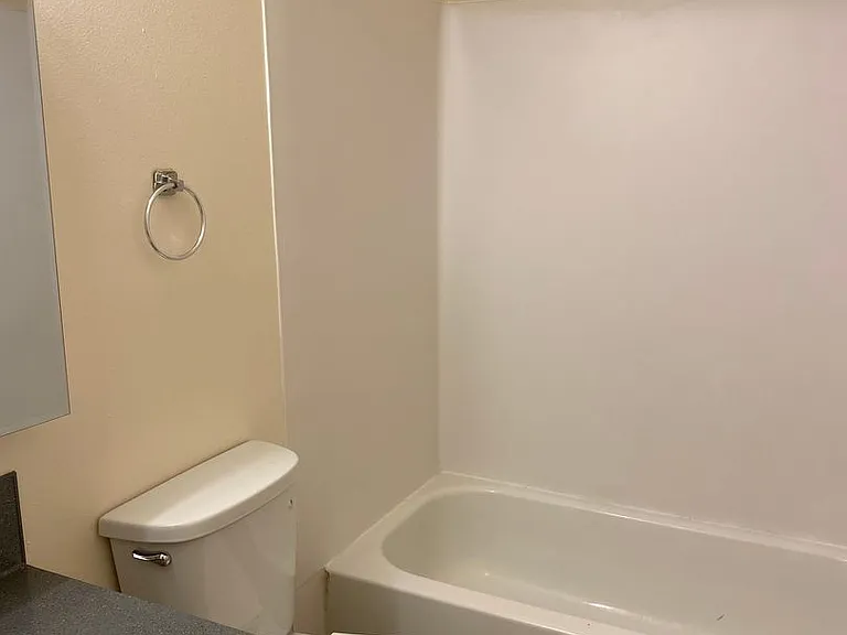 1038 NE 21st Ave — Photo 15