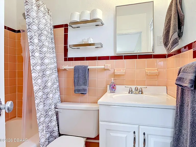 1621 N Oleander Ave — Photo 35