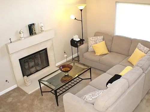 2 bed, 1380 sqft, $2,600 — Photo 3
