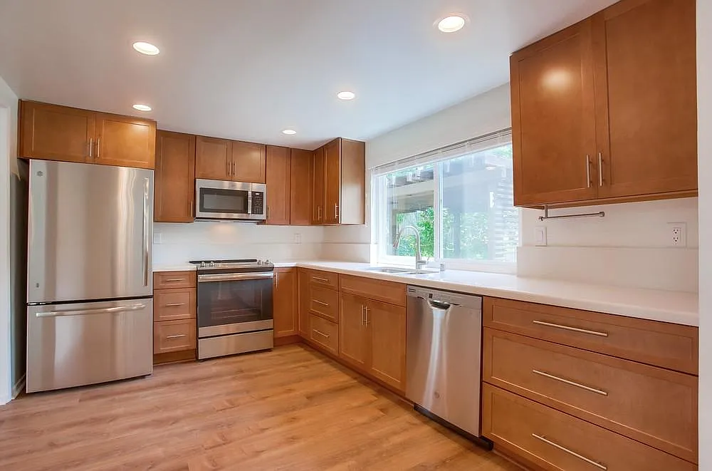 Kitchen has all new GE appliances (refrigerator, range, oven, microwave, dishwasher), double stainless steel sink and recessed LED lighting. - 327 Avenida De Las Rosas