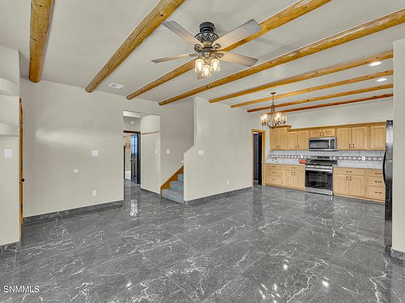 4th image of 1104 W Parker Rd