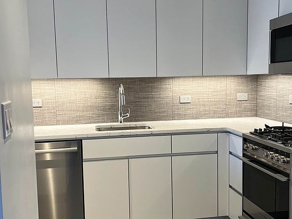 5th image of 305 E 63rd St #7D