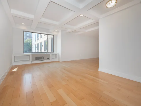 64-05 Yellowstone Boulevard image 4 of 14