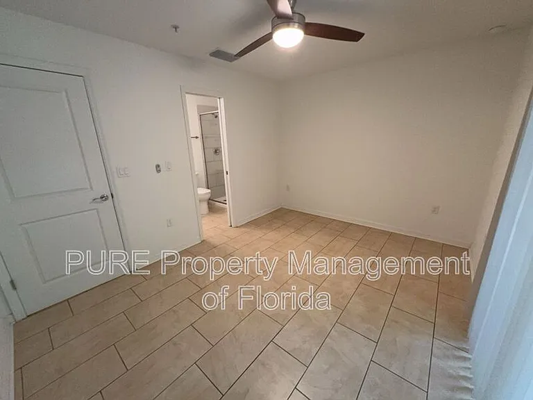 318 NE 7th Ter #102 — Photo 14