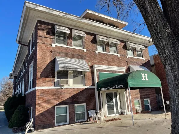 300 Main St #107, Halstead, KS 67056